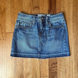 Old Navy jean skirt, size 8, excellent condition